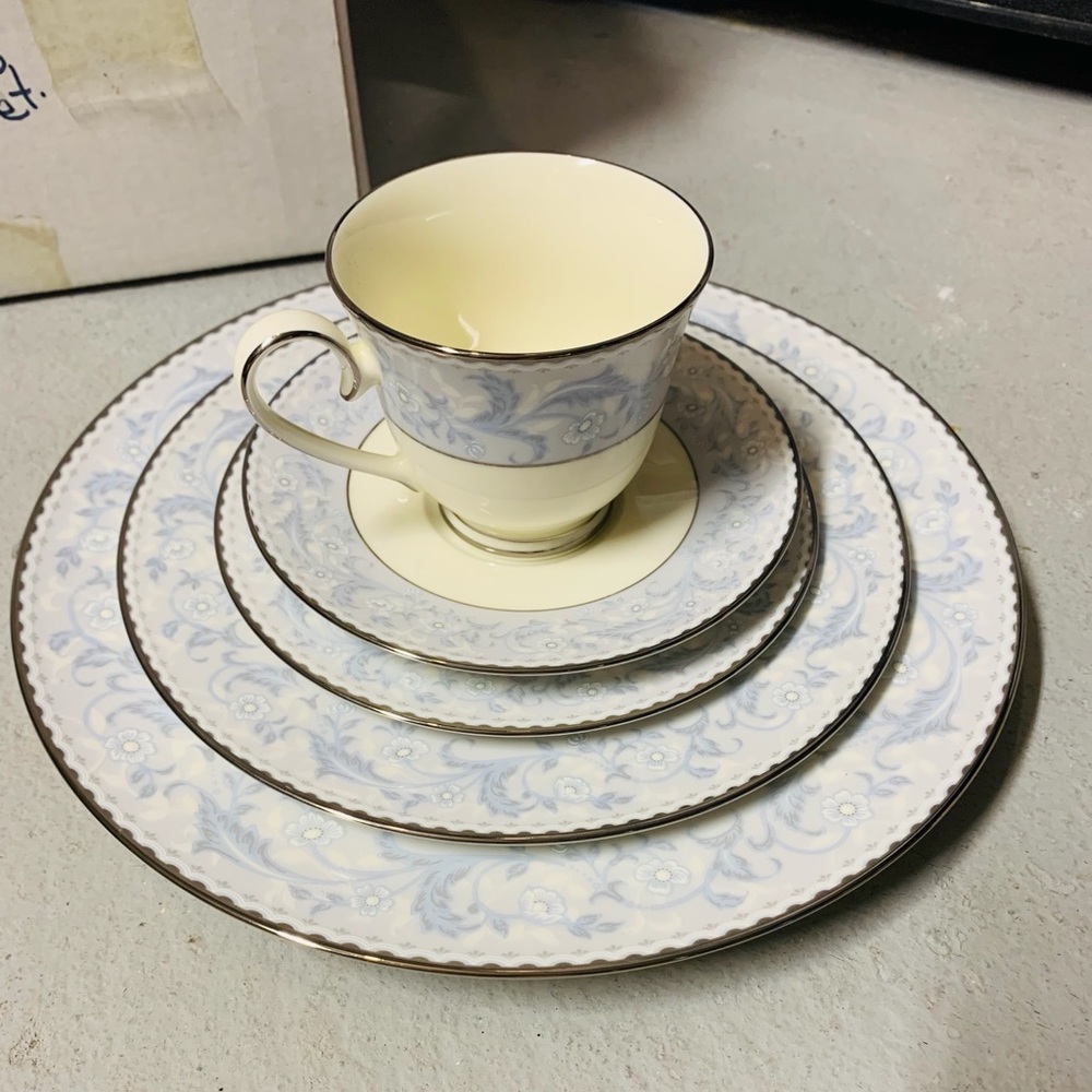 Noritake Montabello 5 piece Place Setting (2)